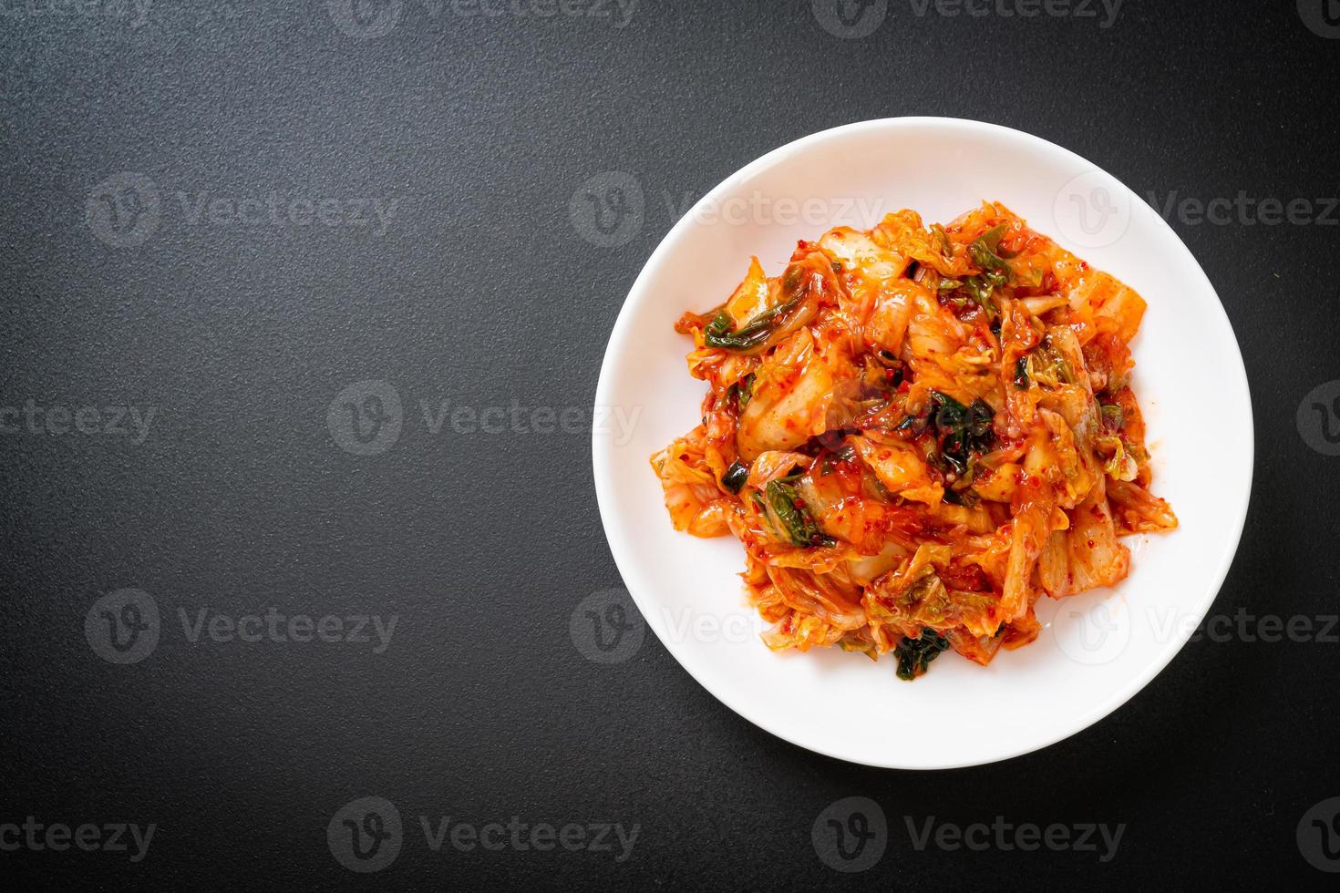 kimchi-kål på tallriken foto