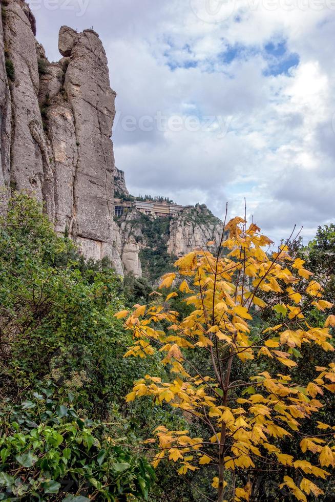 bergslandskap vid santa maria de montserrat-klostret. Spanien. foto