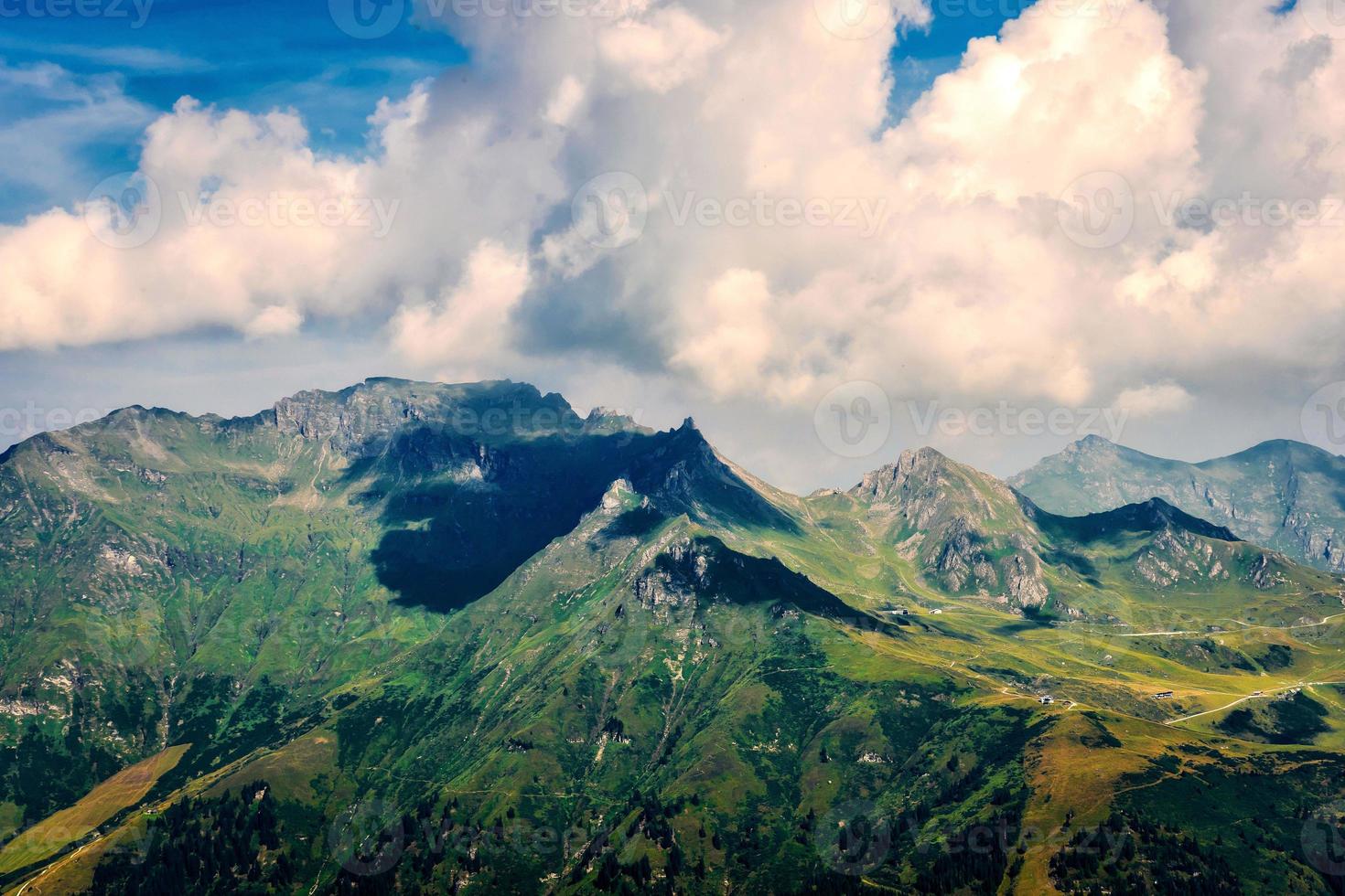 vackert landskap av de österrikiska alperna, Europa. foto