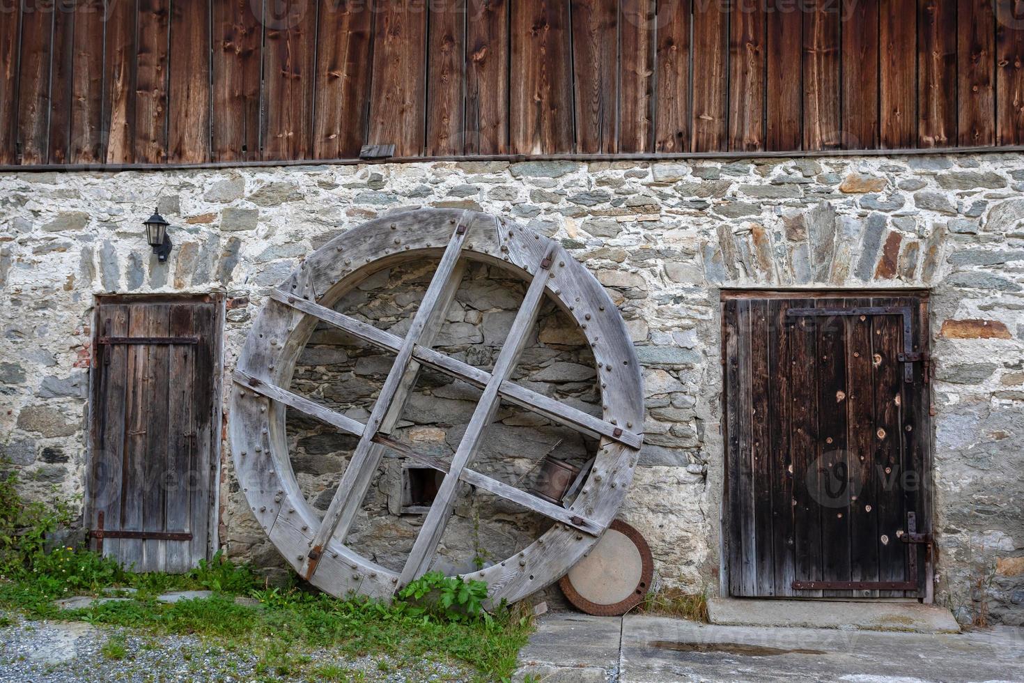 ett fragment av murverket i det gamla kvarnhuset. foto