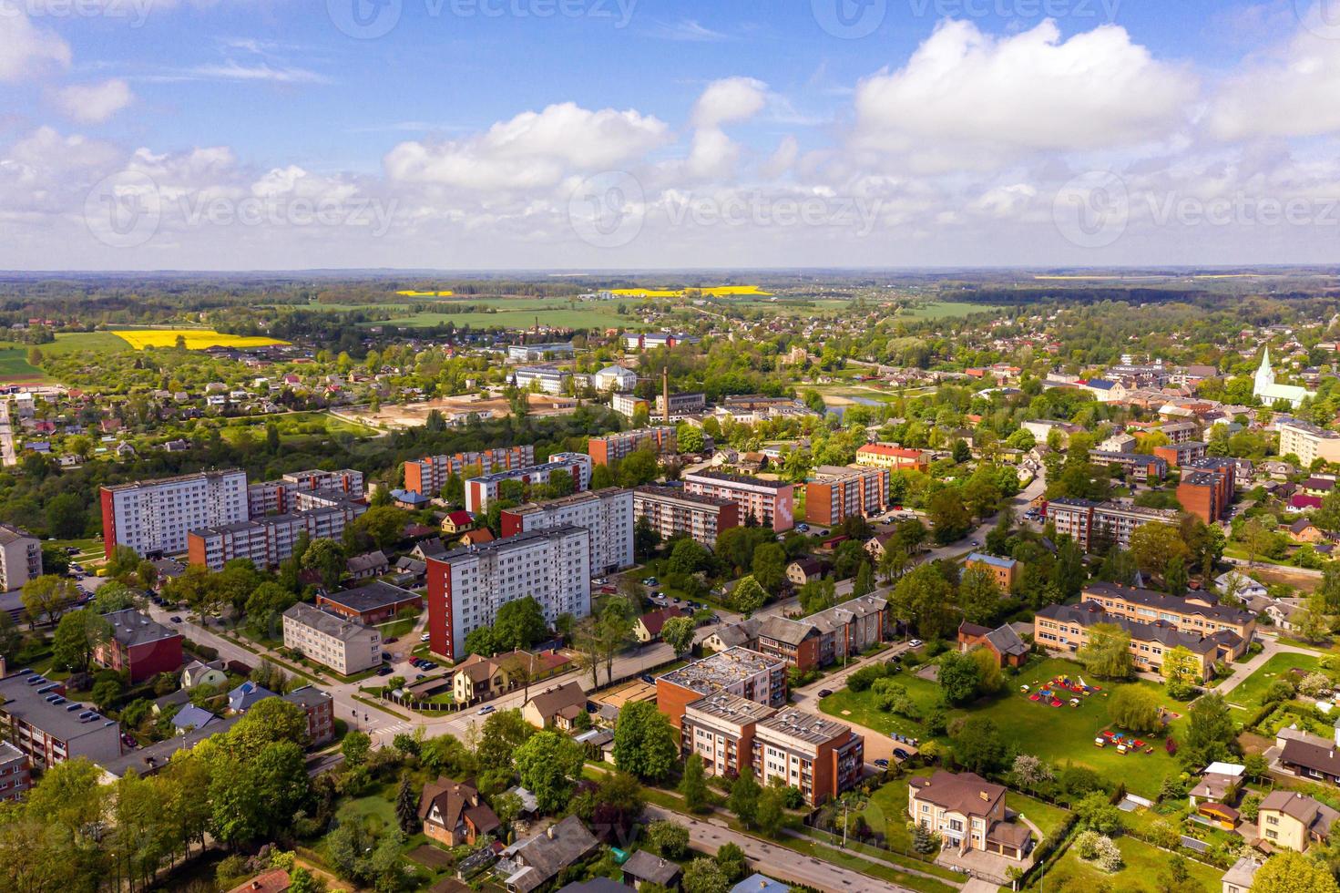 Dobele stad, industri- och bostadshus, Lettland foto