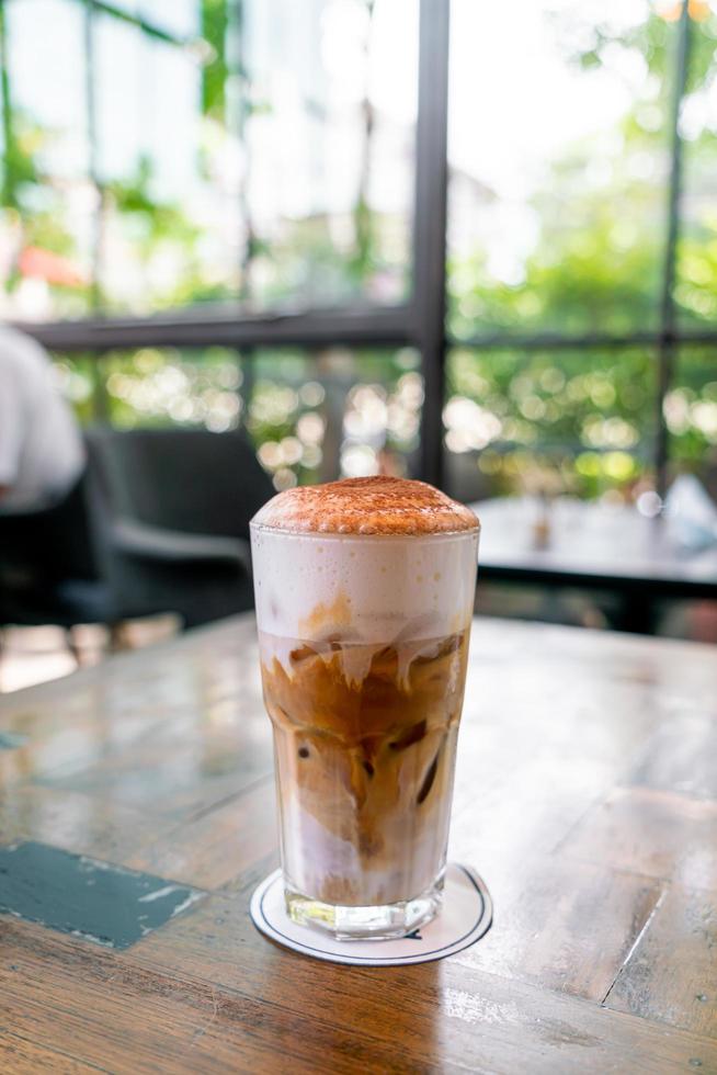 iced cappuccino kaffe i kafé restaurang foto