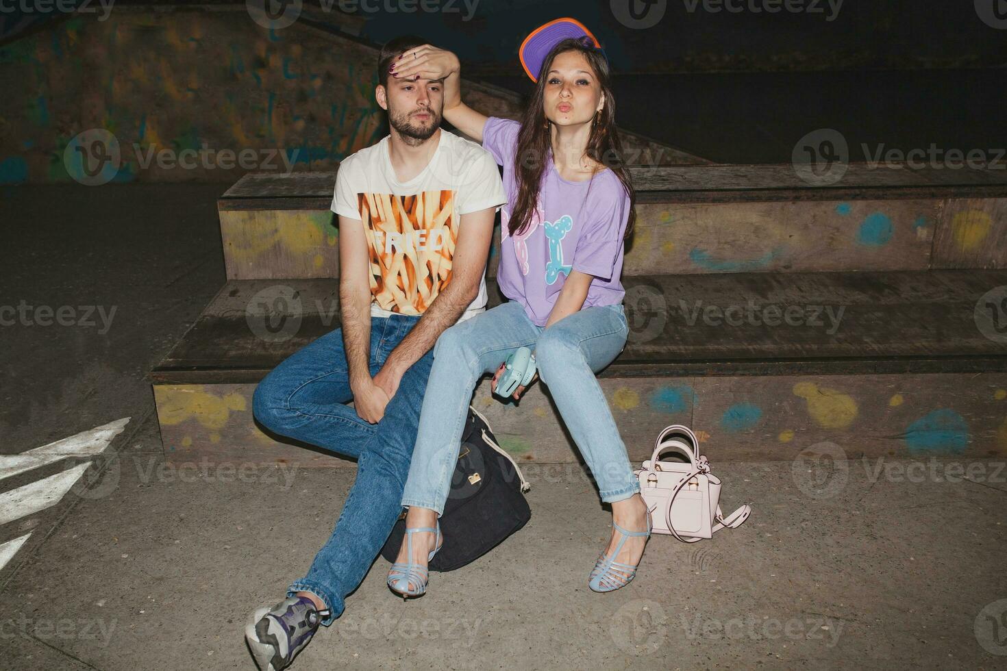 ung eleganta hipster par i kärlek, bylte utrusta foto