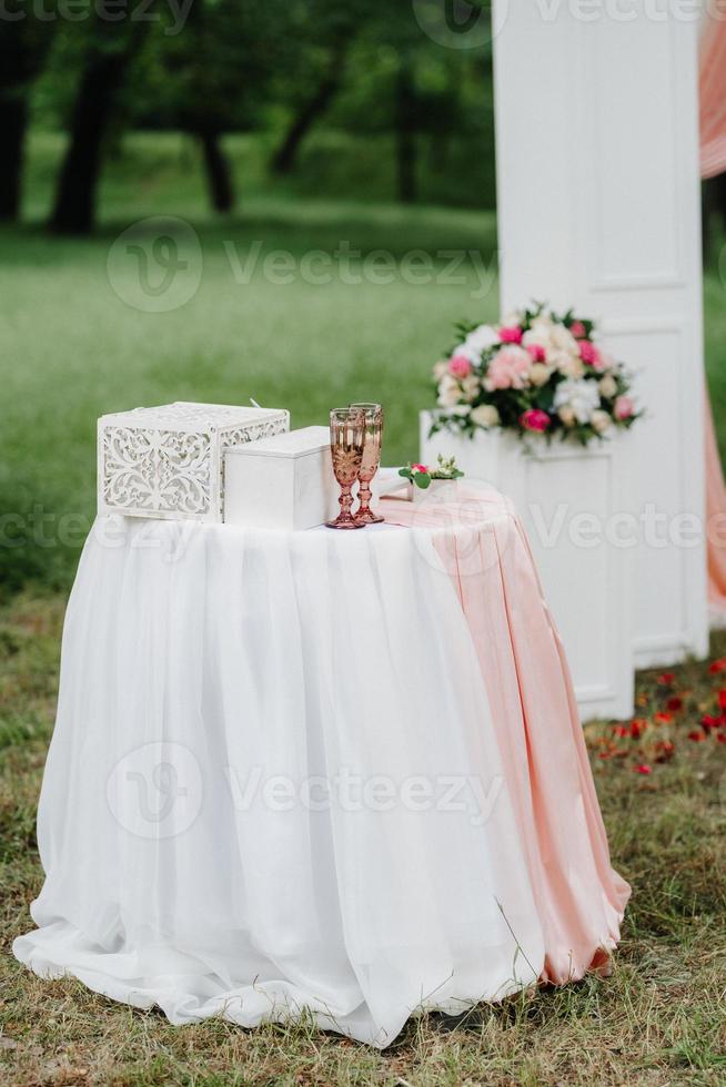 bröllopsglas för vin och champagne foto