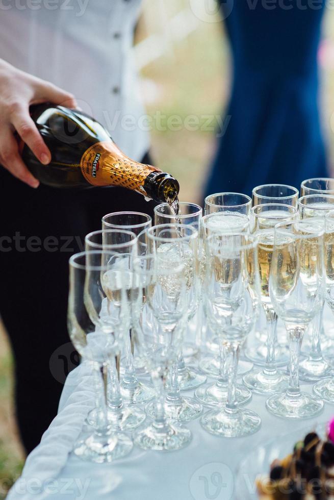 bröllopsglas för vin och champagne från kristall foto