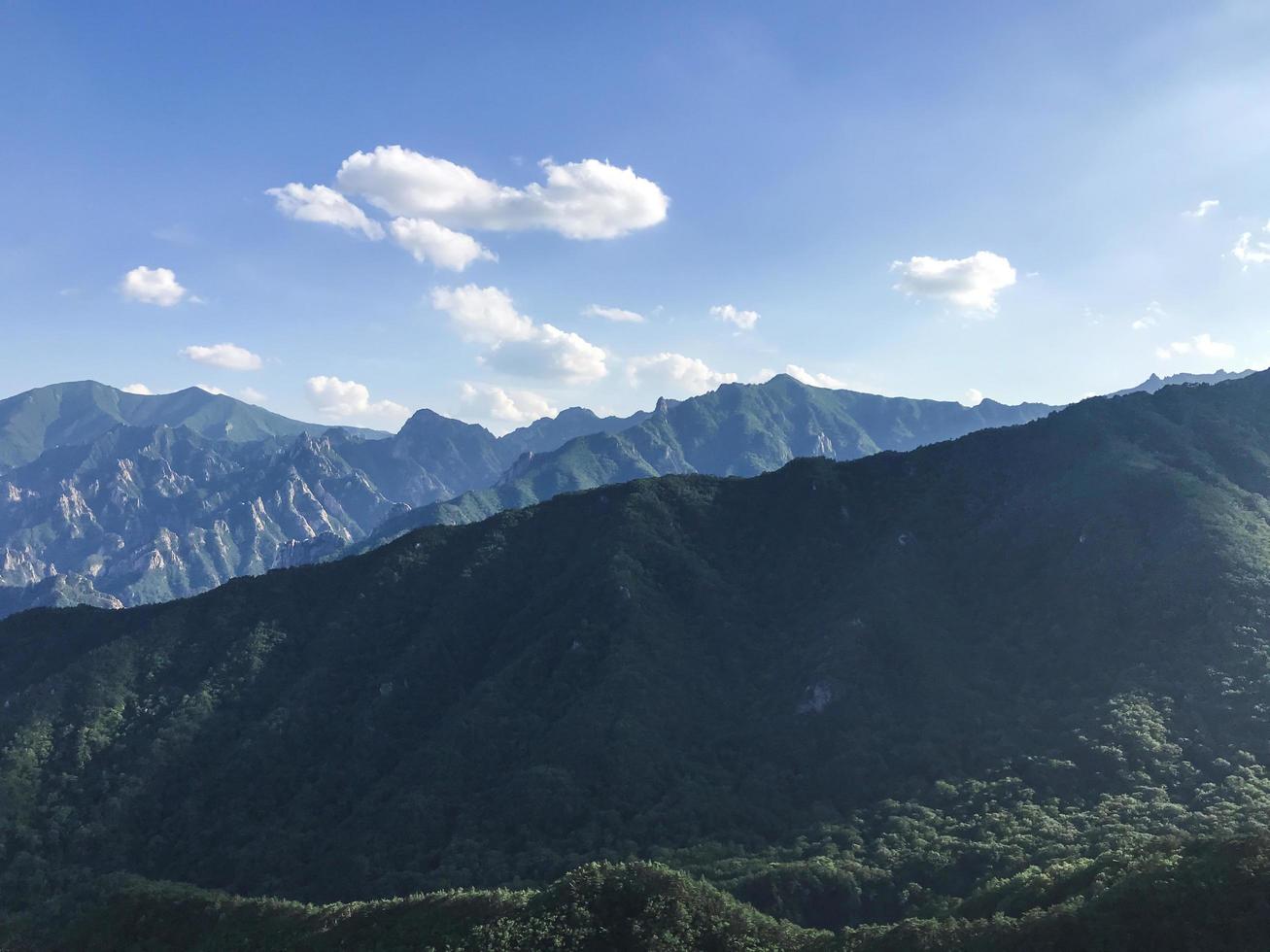 utsikten från bergstoppen i Seoraksan National Park. Sydkorea foto