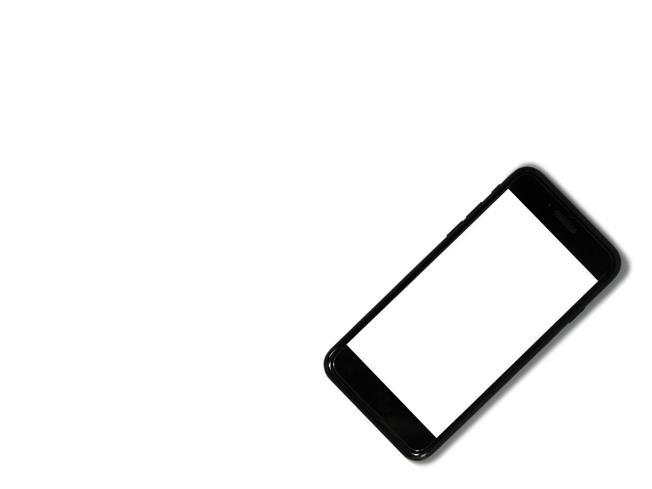 svart telefon isolerad på vit bakgrund med kopieringsutrymme på skärmen foto