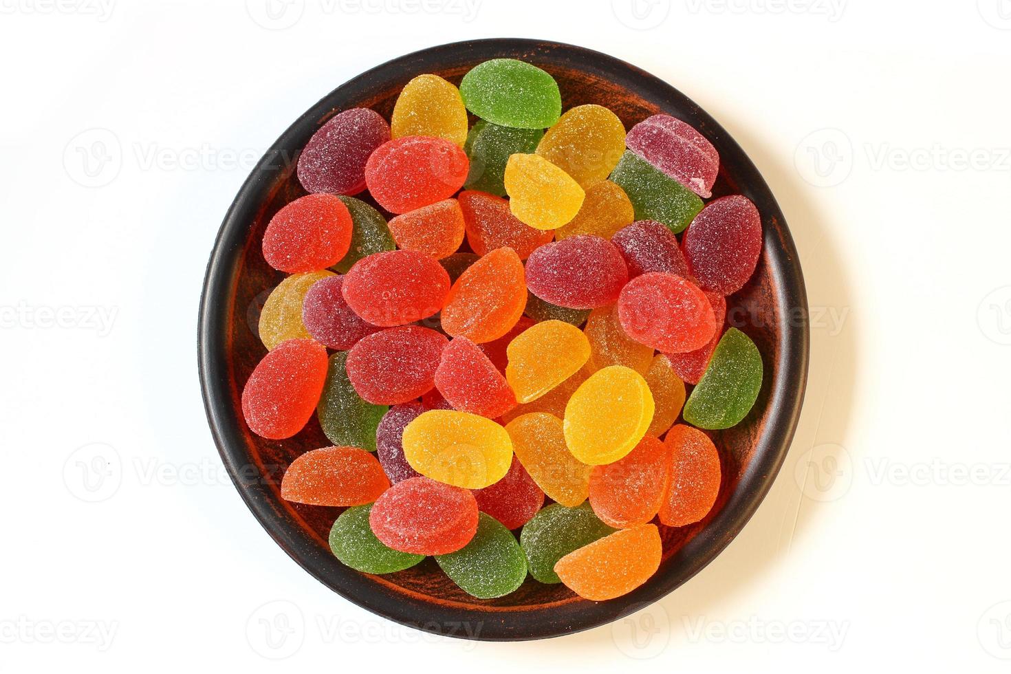 färgade sötsaker gelé godis i en tallrik foto