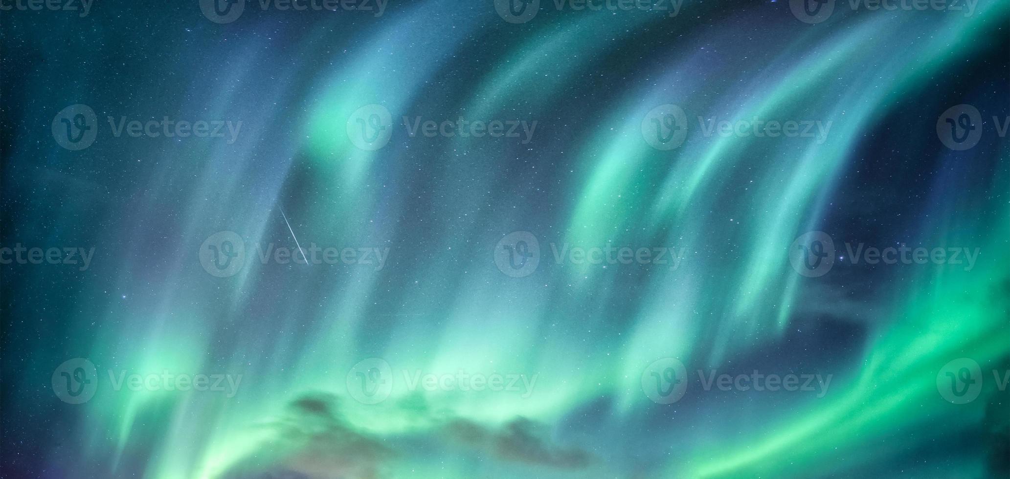 aurora borealis, norrsken på natthimlen på polcirkeln i skandinavien foto