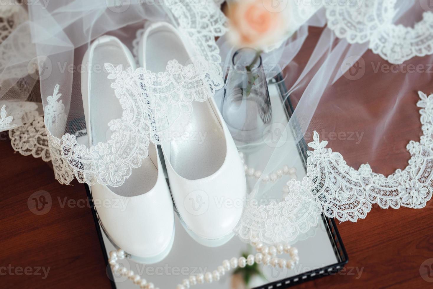 bröllop skor av bruden, vackert mode foto