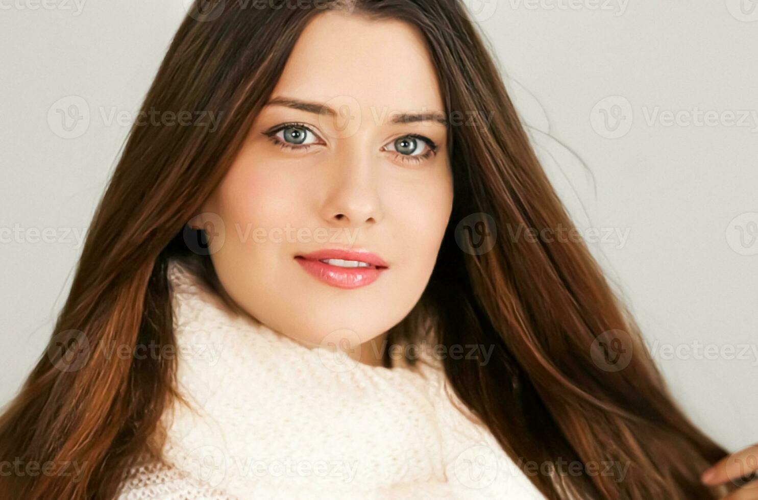 höst vinter- mode och stickat, skön kvinna bär värma stickat scarf foto