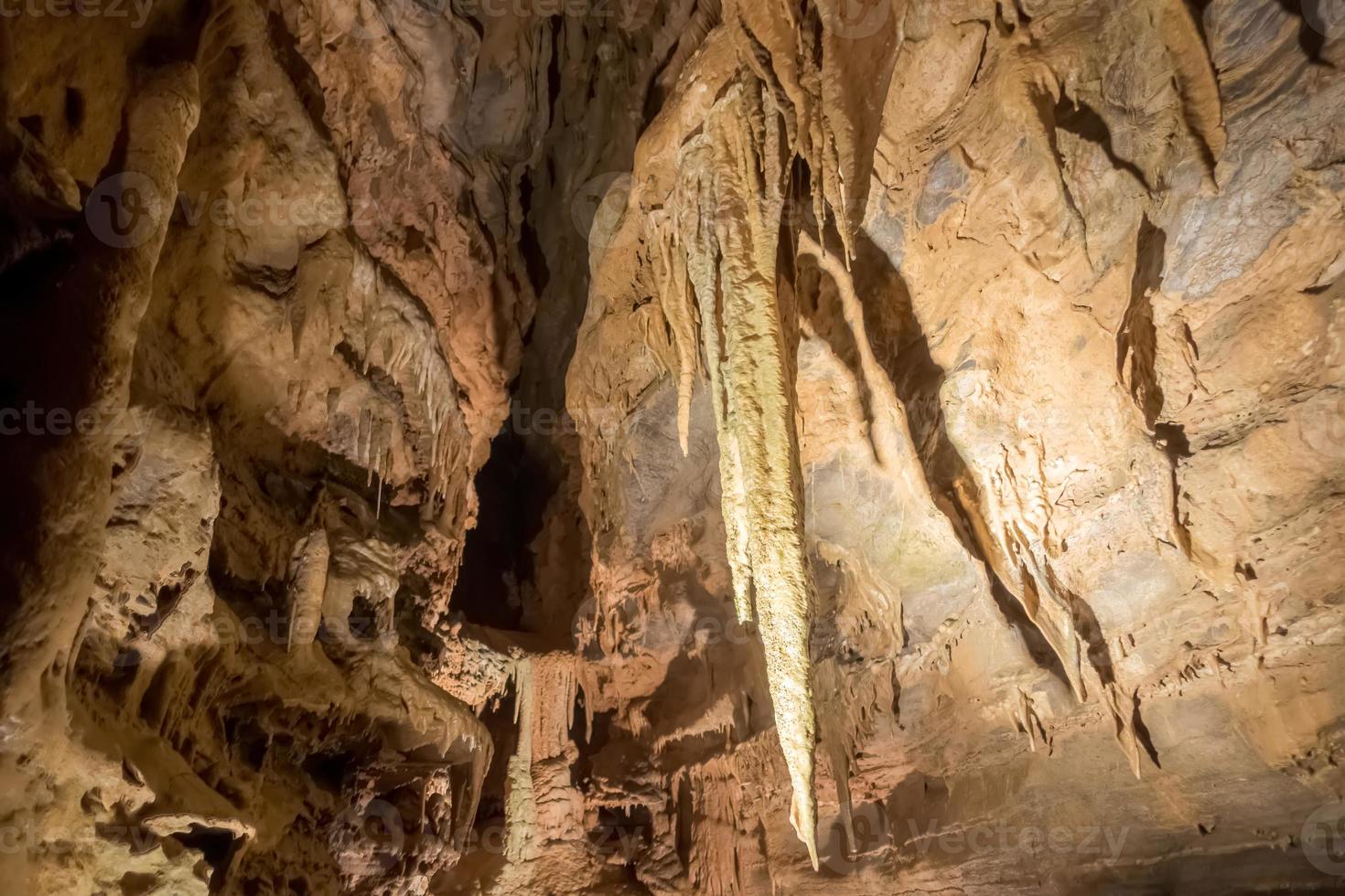 väg underjordisk grotta i förbjudna grottor nära sevierville tennessee foto