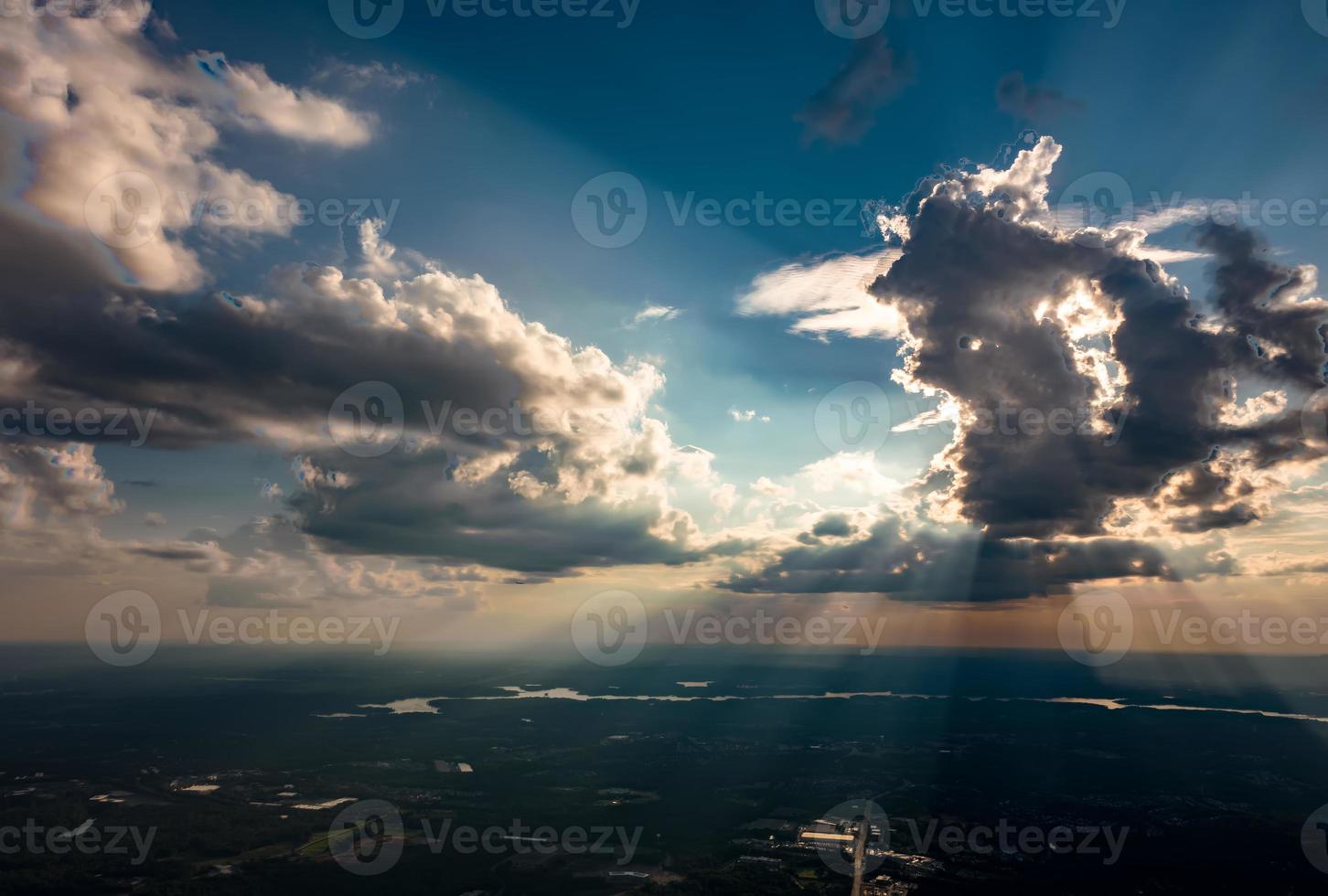 vacker himmel hög vy från flygplan moln foto