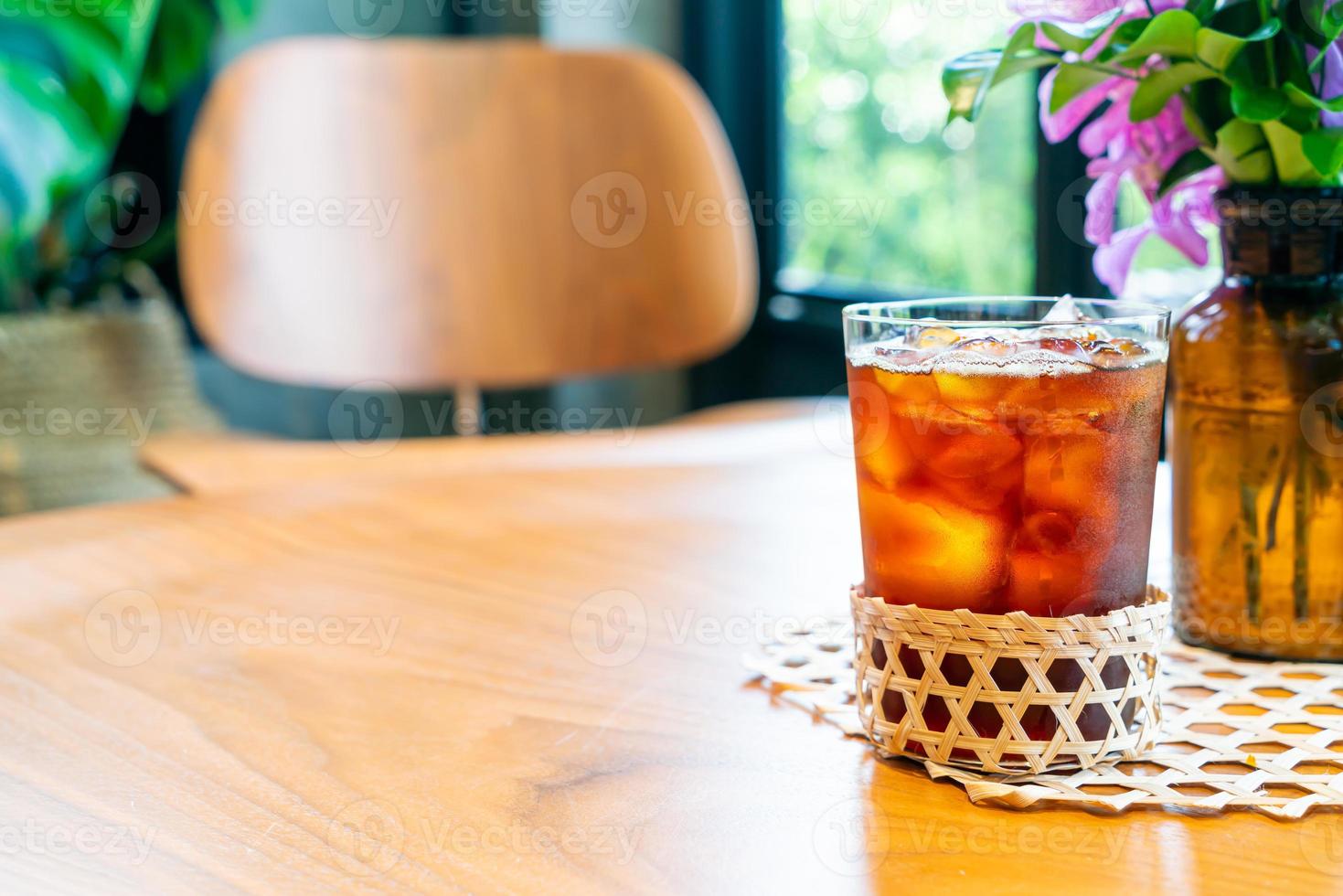 iced americano kaffeglas i kaféets restaurang foto