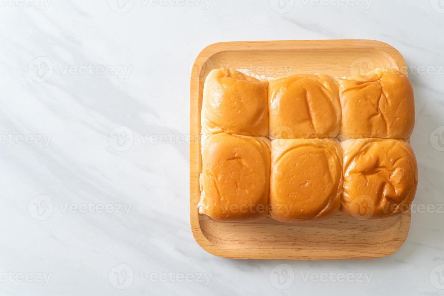 bröd med thailändsk pandan vaniljsås foto