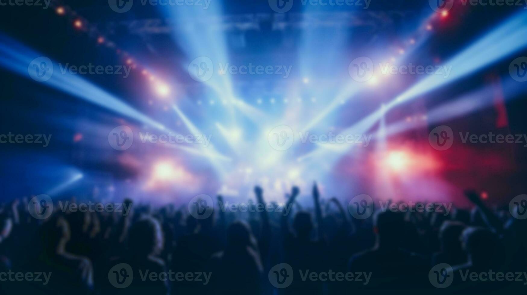 fläck folkmassan publik tittar på leva visa i konsert hall eller mötesplats stadion med belysning. generativ ai foto