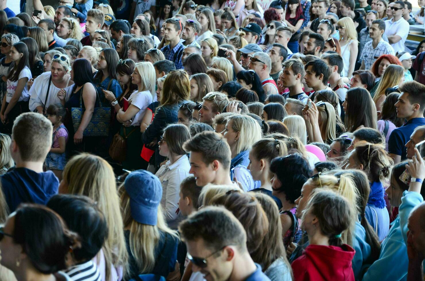 kharkiv, ukraina - 27 Maj, 2018 folkmassan av människor som en åskådare under de årlig festival av gata kulturer foto