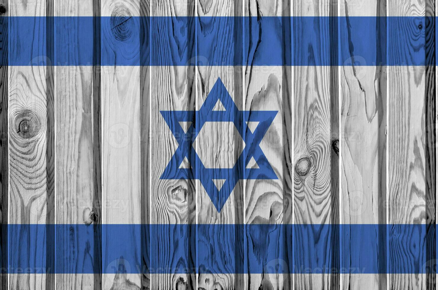 Israel flagga avbildad i ljus måla färger på gammal trä- vägg. texturerad baner på grov bakgrund foto