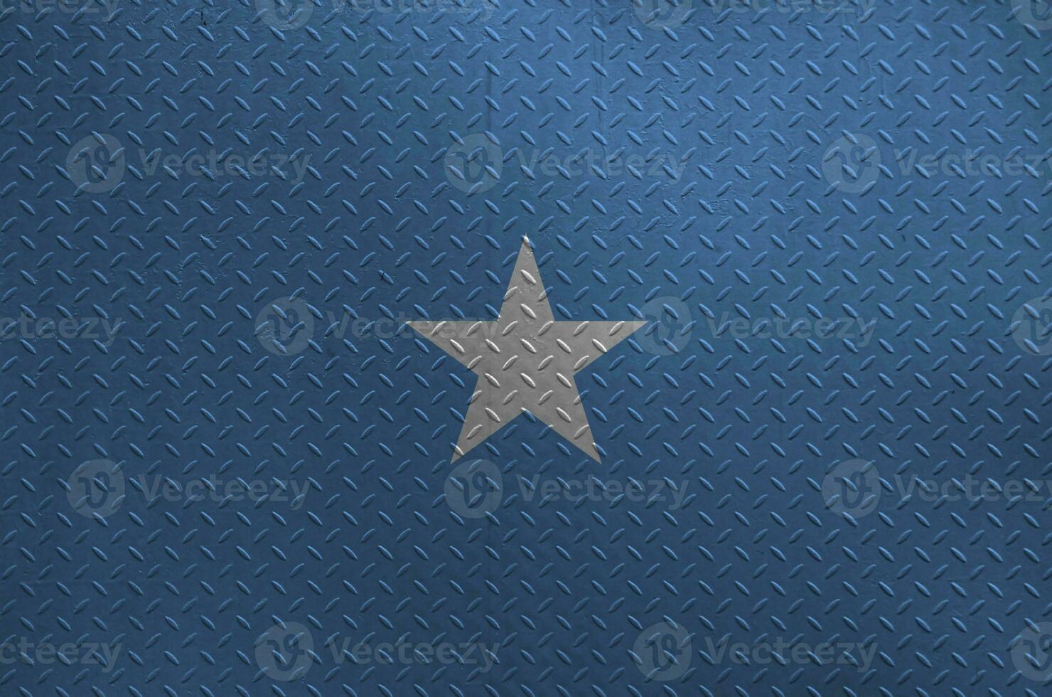 somalia flagga avbildad i måla färger på gammal borstat metall tallrik eller vägg närbild. texturerad baner på grov bakgrund foto