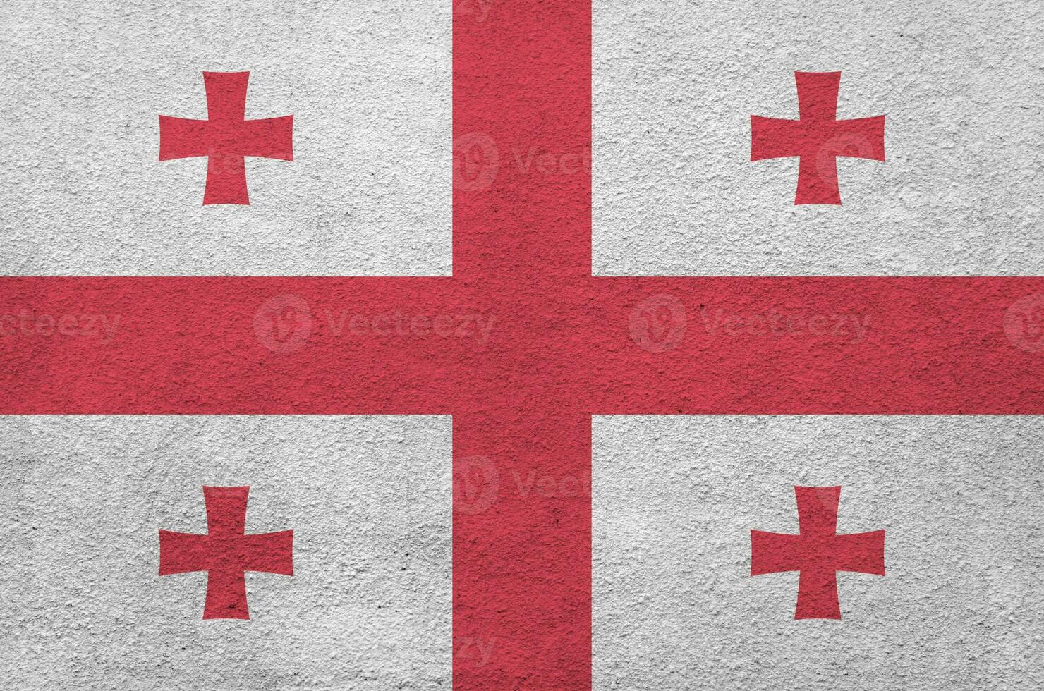 georgien flagga avbildad i ljus måla färger på gammal lättnad putsning vägg. texturerad baner på grov bakgrund foto