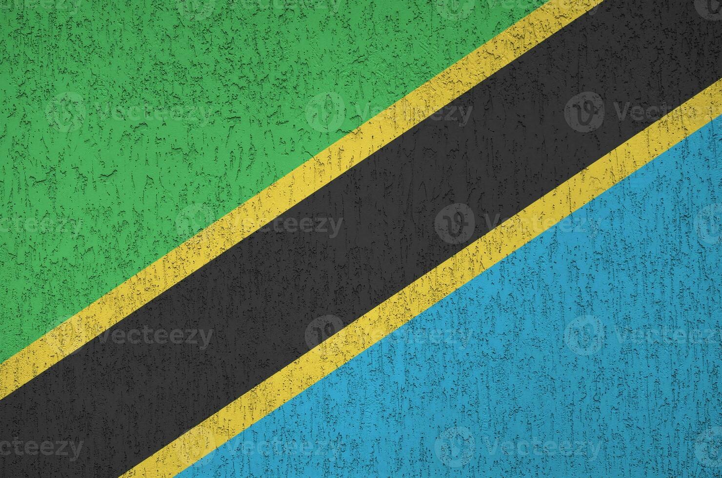 tanzania flagga avbildad i ljus måla färger på gammal lättnad putsning vägg. texturerad baner på grov bakgrund foto