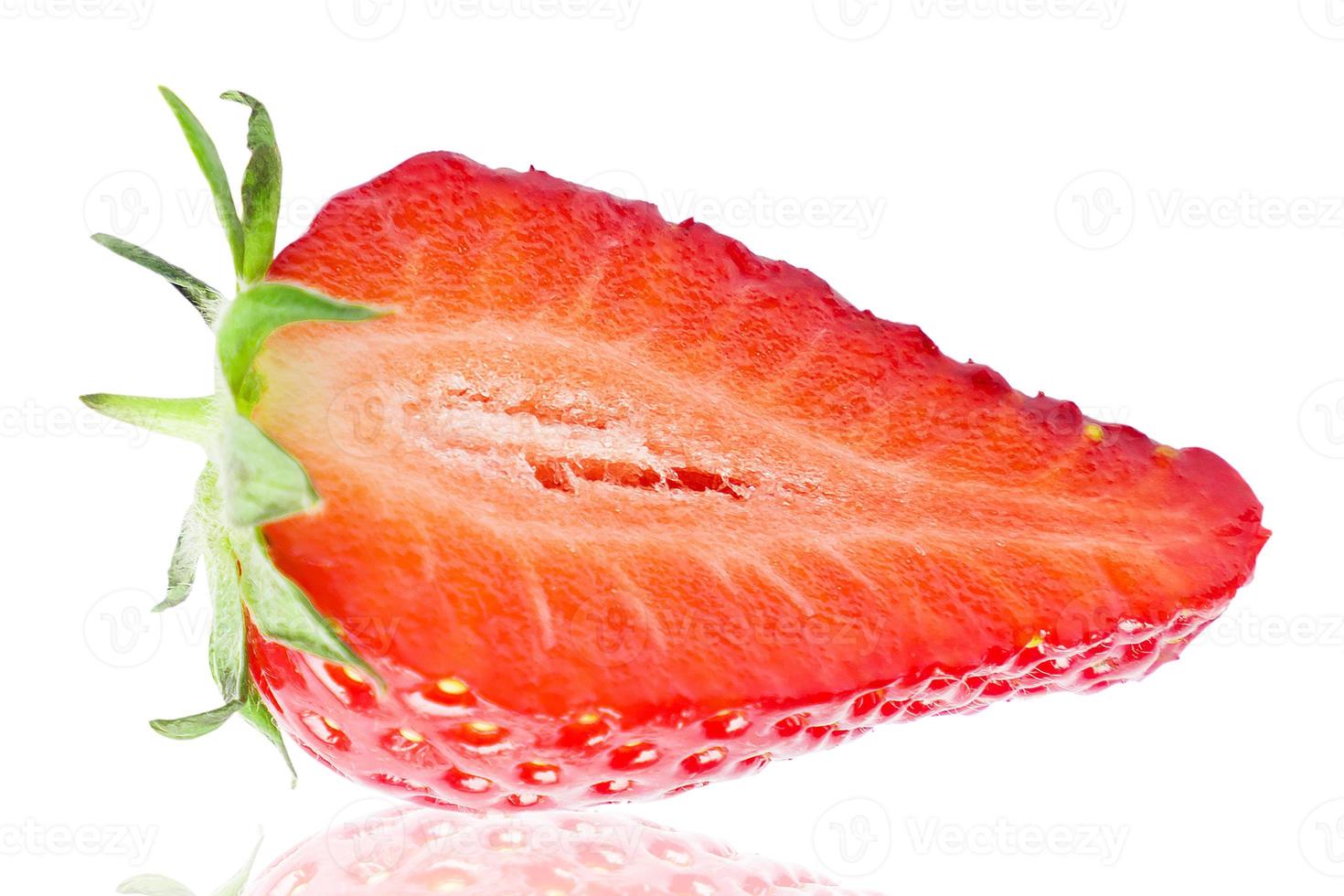 söt jordgubbe på vit bakgrund foto