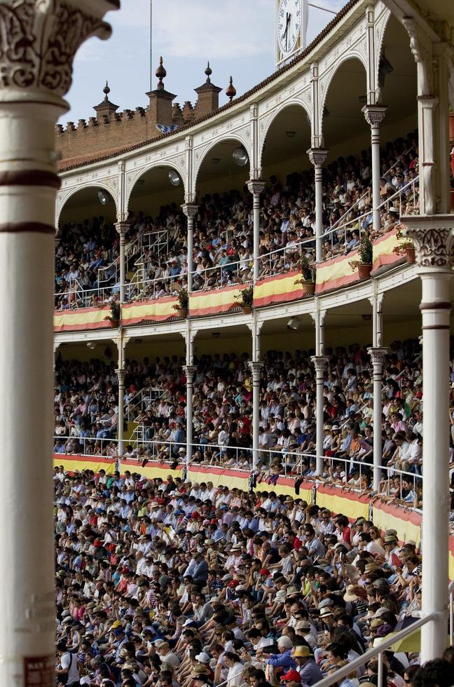 Madrid, Spanien, 2021 - tjurfäktning i tjurfäktningsarenan foto