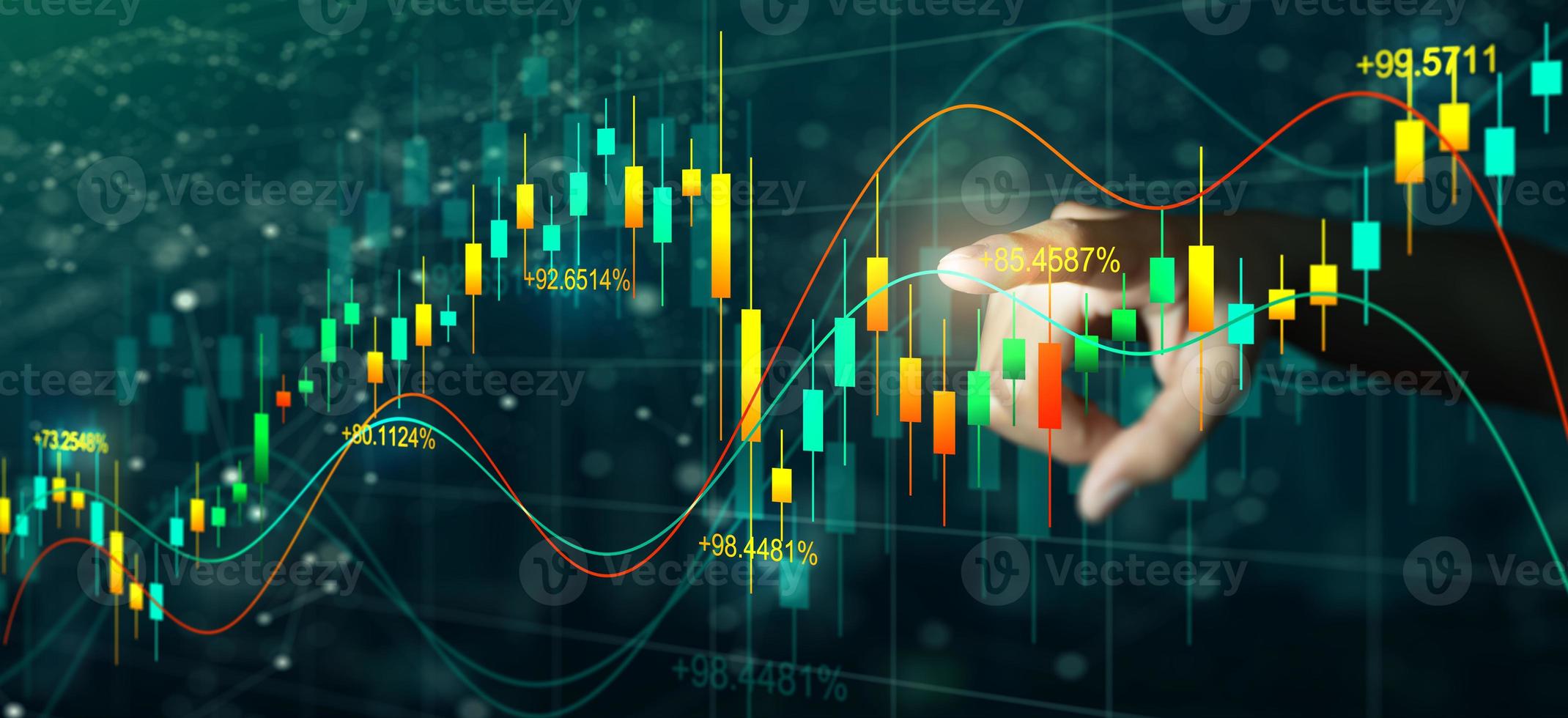 dubbel exponering av affärsmanhand på digital aktiemarknads finansiella indikator med nattstad bakgrund foto