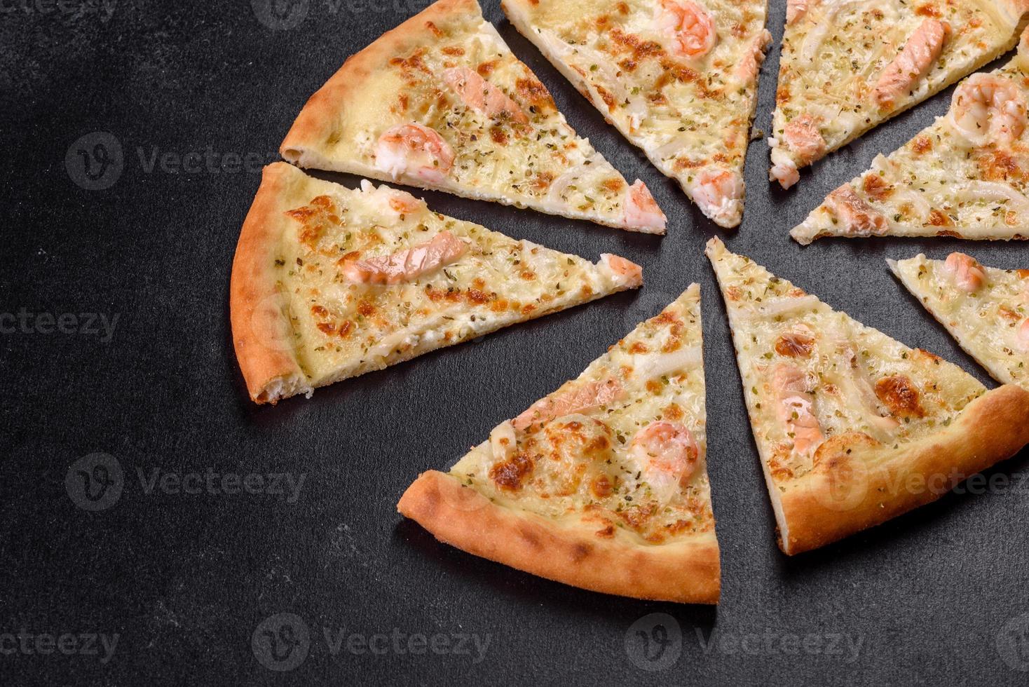 läcker färsk skaldjur ugn pizza foto