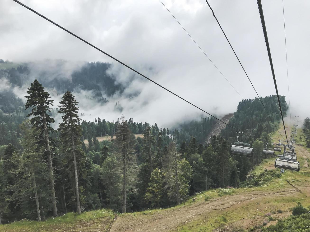 linbanan i Kaukasusbergen. sochi-området, roza khutor, ryssland foto