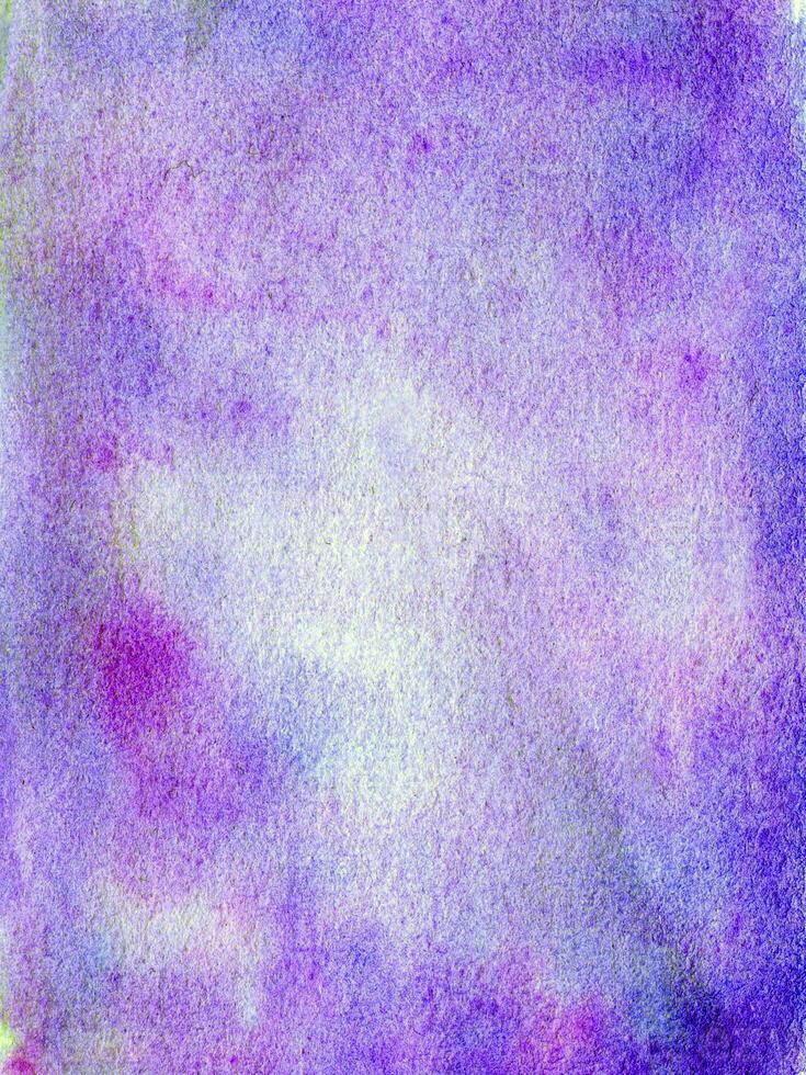 lila akvarell bakgrund med fläckar, prickar, suddiga cirklar foto