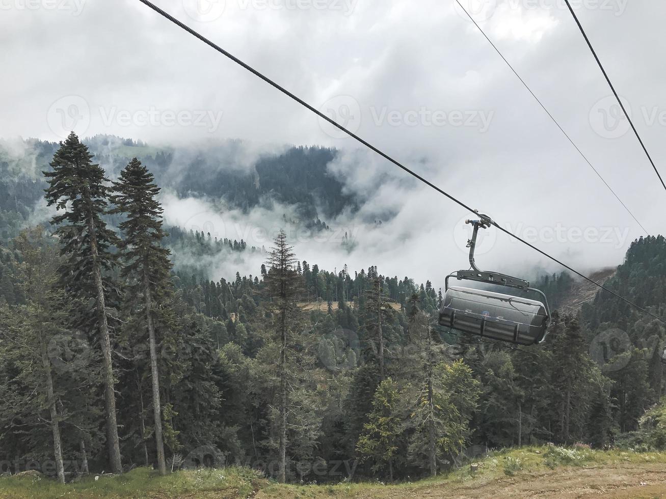 linbanan i Kaukasusbergen. sochi-området, roza khutor, ryssland foto