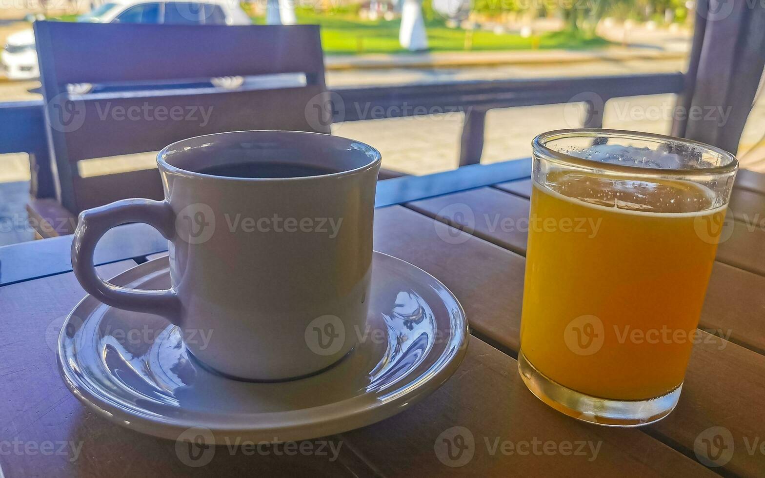 kopp av americano svart kaffe och orange juice restaurang Mexiko. foto