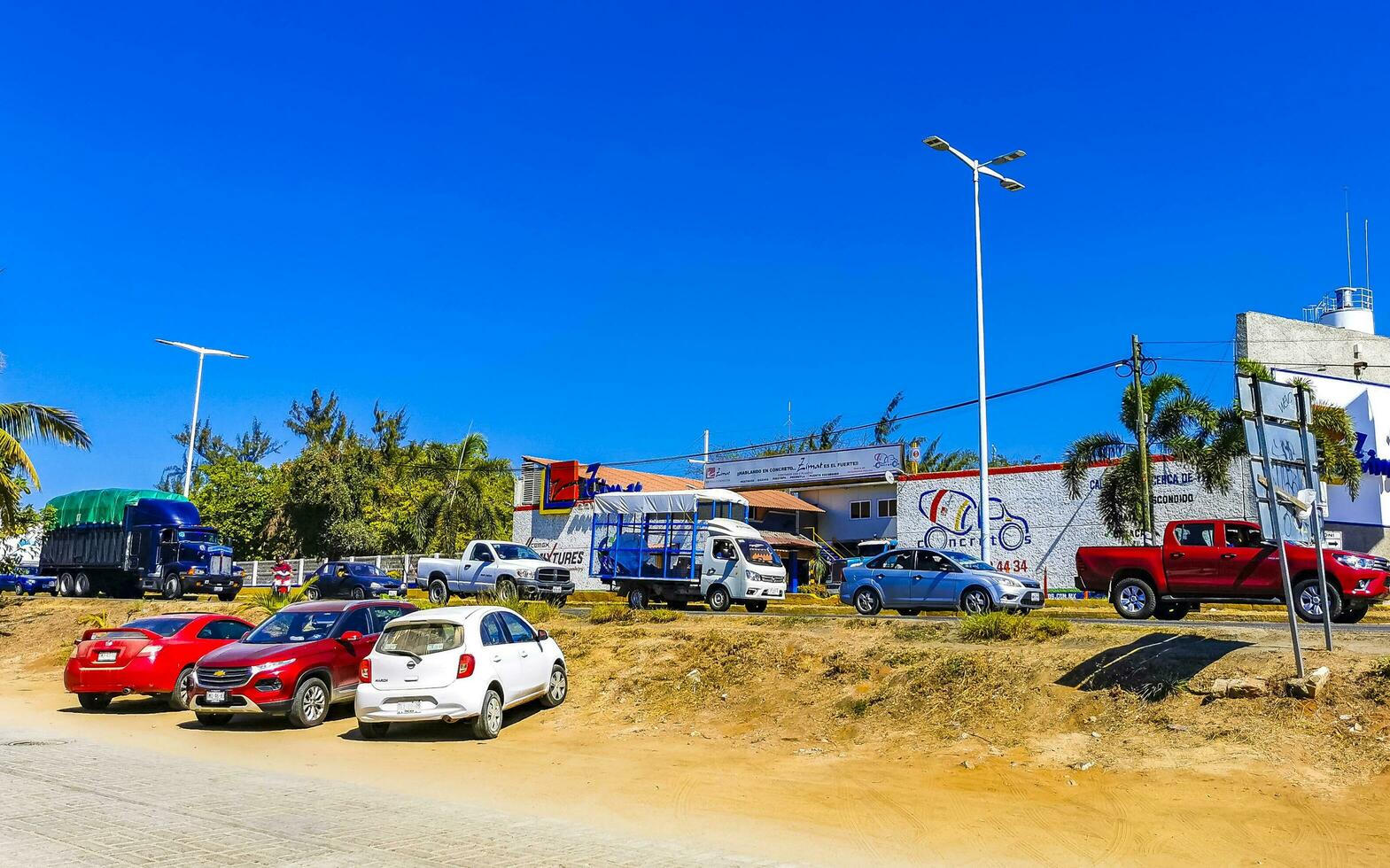 puerto escondido oaxaca mexico 2023 typisk skön färgrik turist gata trottoar stad puerto escondido Mexiko. foto