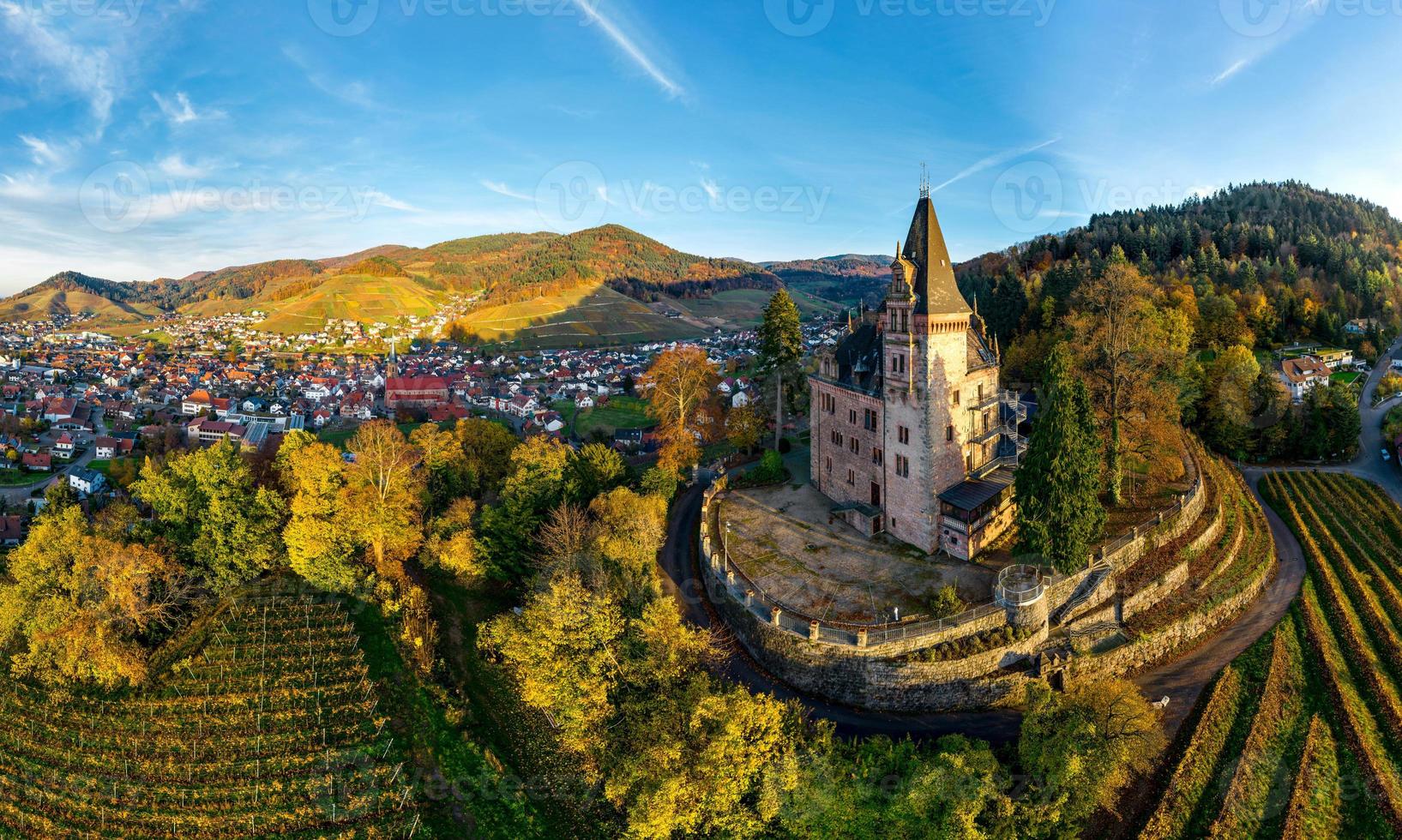 Flygfoto över kappelrodeck i Black Forest Mountains, Tyskland foto