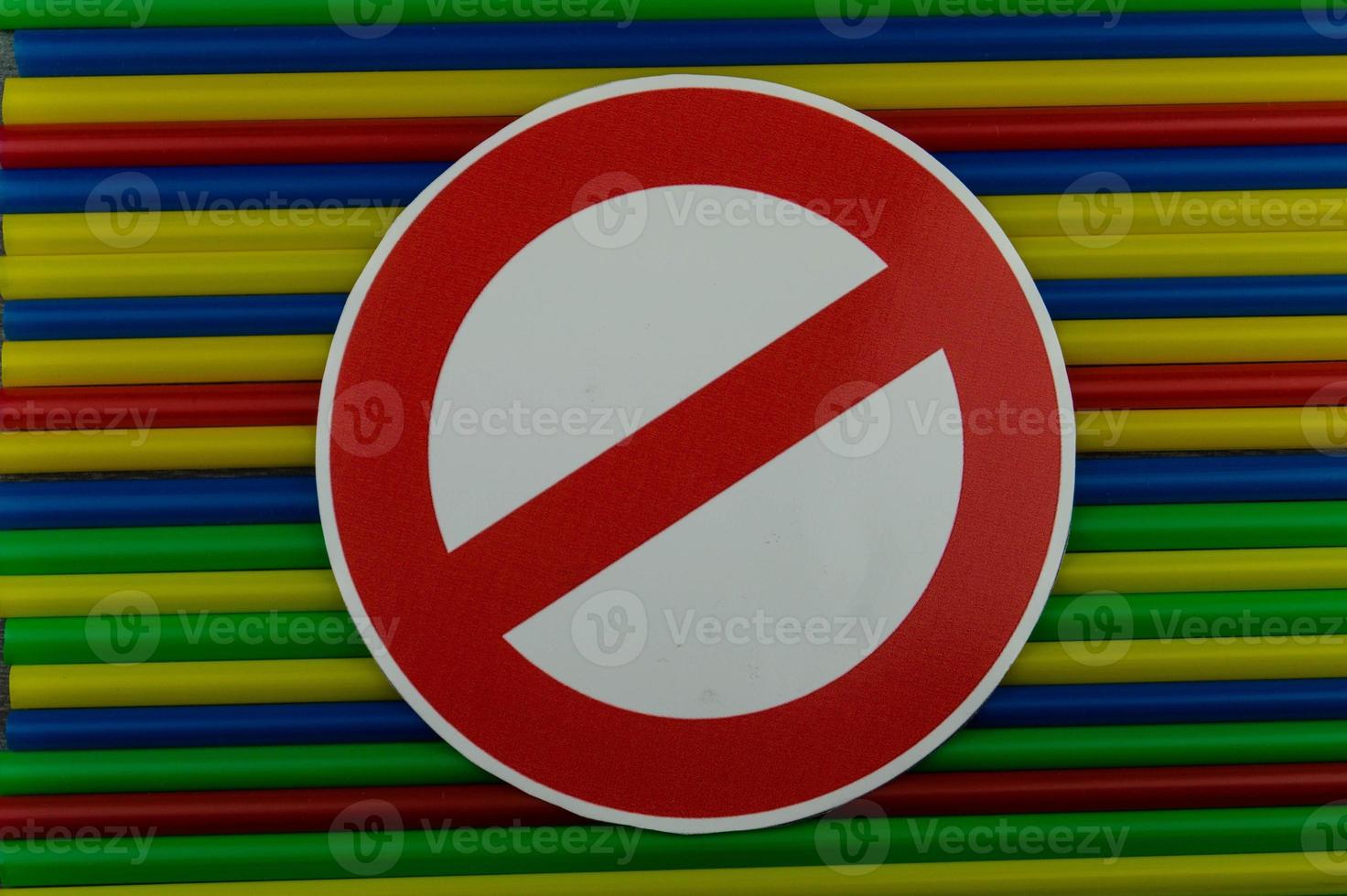 Europa förbjuder sugrör och plastbestick på grund av mikroplast foto