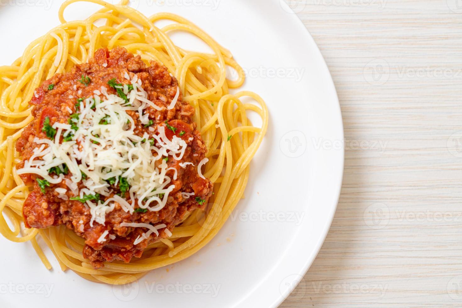 spaghetti bolognese fläsk eller spaghetti med malet fläsk tomatsås - italiensk matstil foto