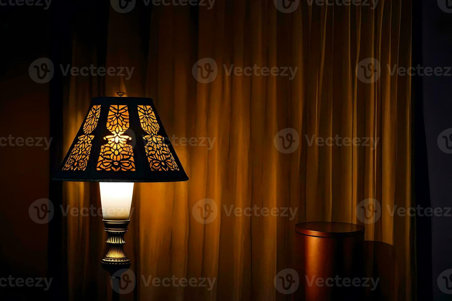 en lampa är Sammanträde på en tabell i främre av en ridå. ai-genererad foto