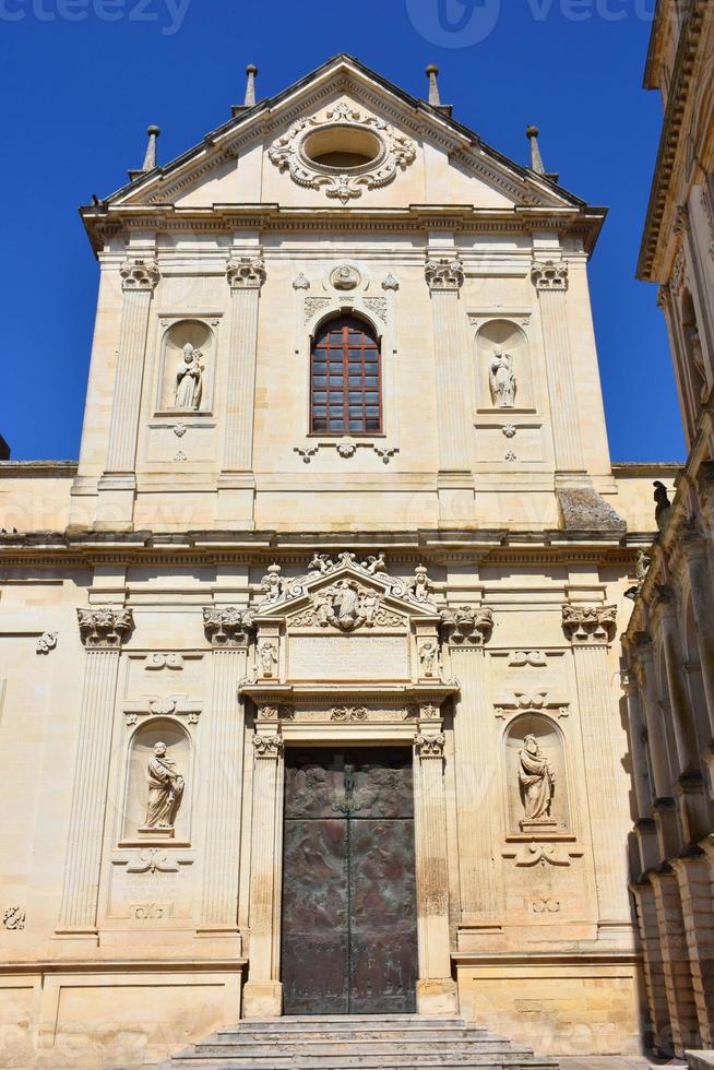 Italien, lecce, stad med barock arkitektur och kyrkor och arkeologiska lämningar. foto