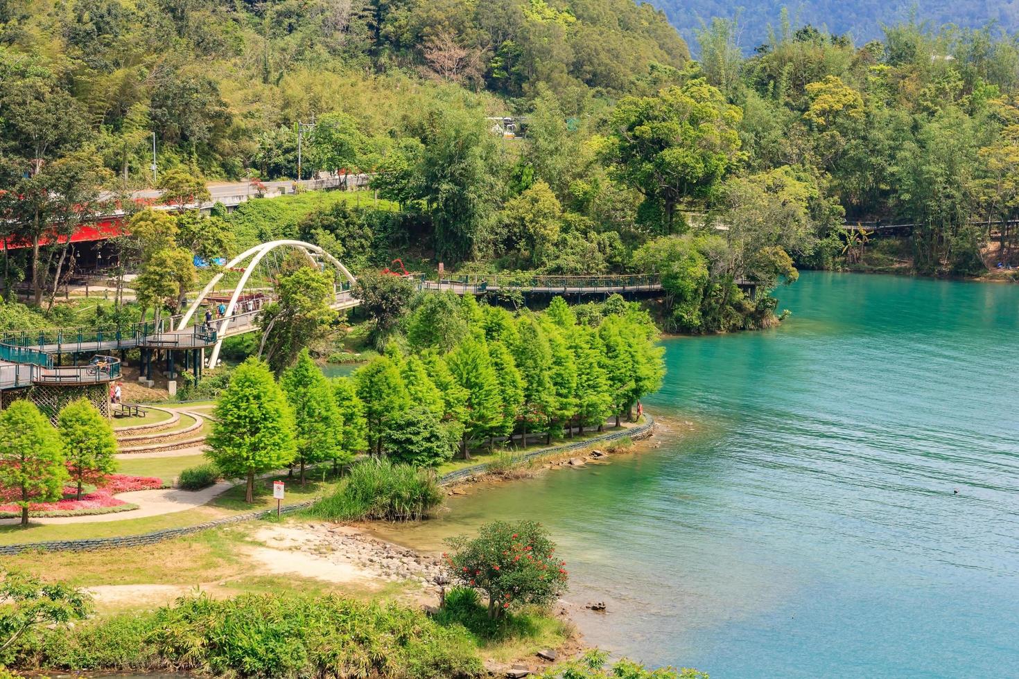 utsikt över den berömda cykelfilen vid sun moon lake, taiwan foto