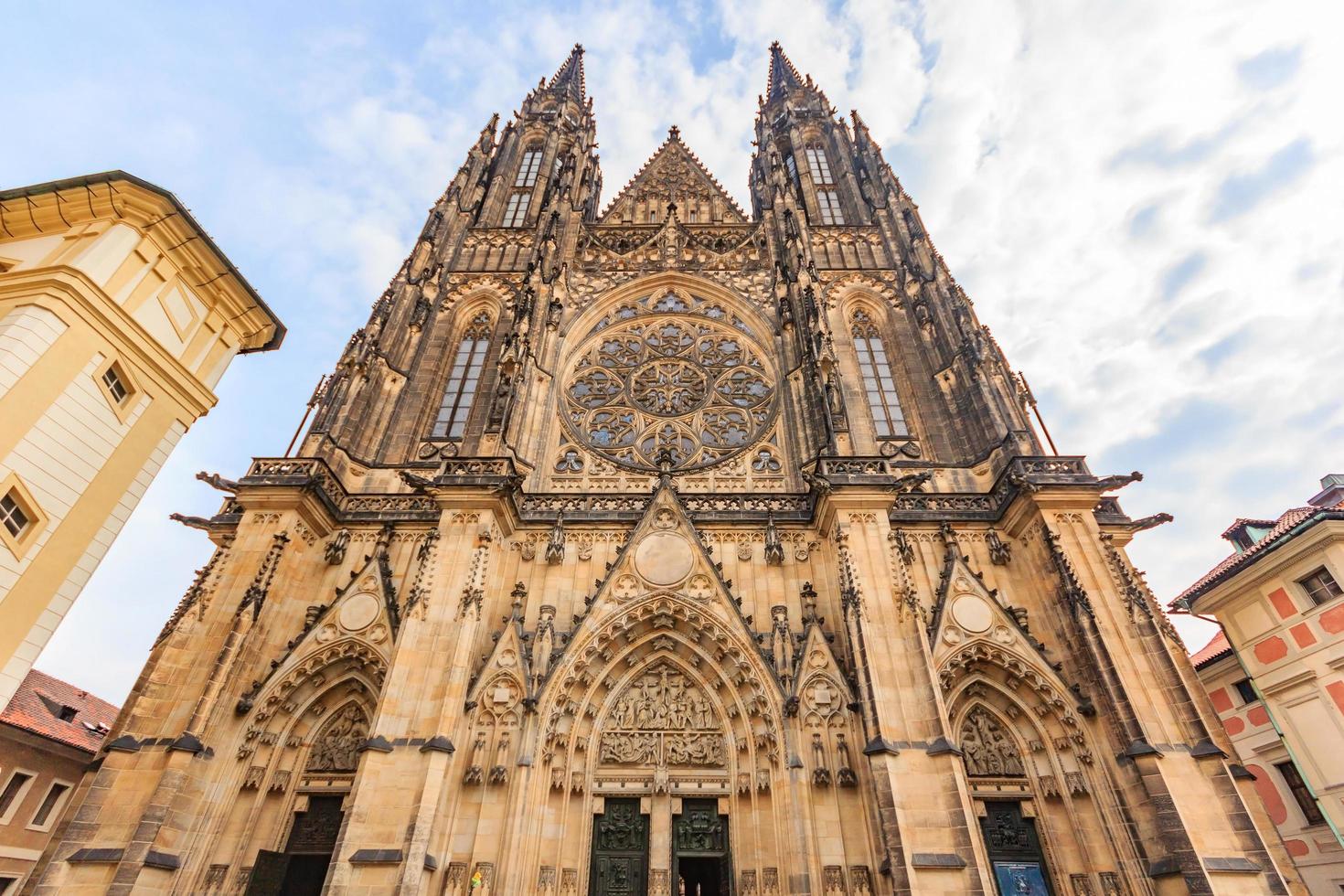 st. vitus domkyrka i Prag, Tjeckien. foto