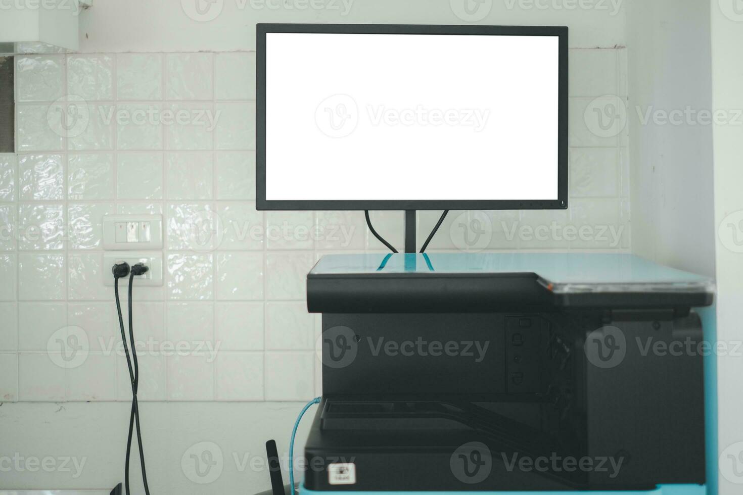 tom skärm visa modern skrivare i kontor, tom skärm för produkt visa. foto