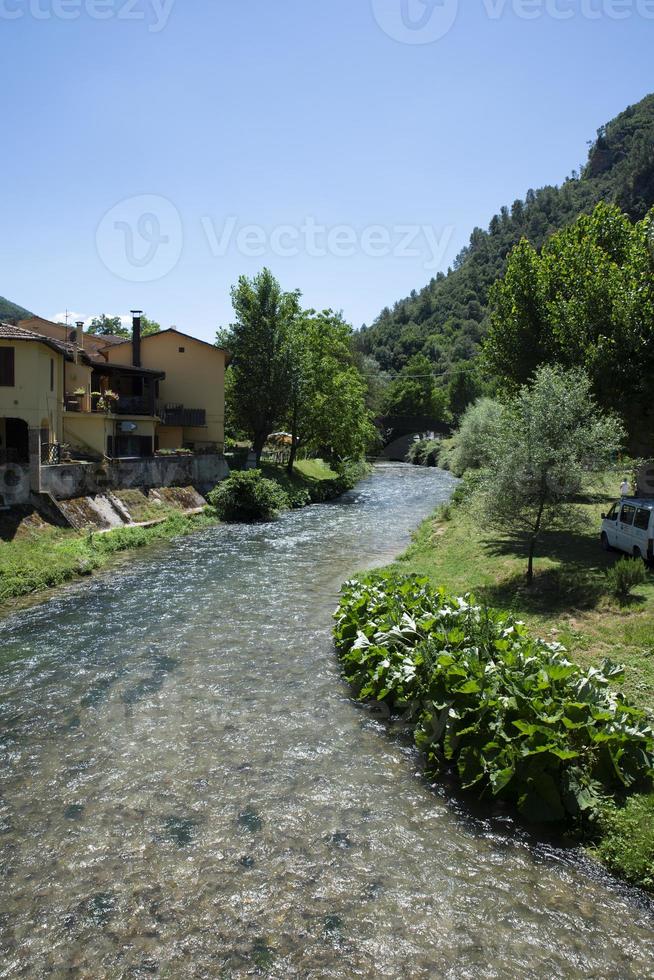 floden i provinsen Scheggino i Perugia foto