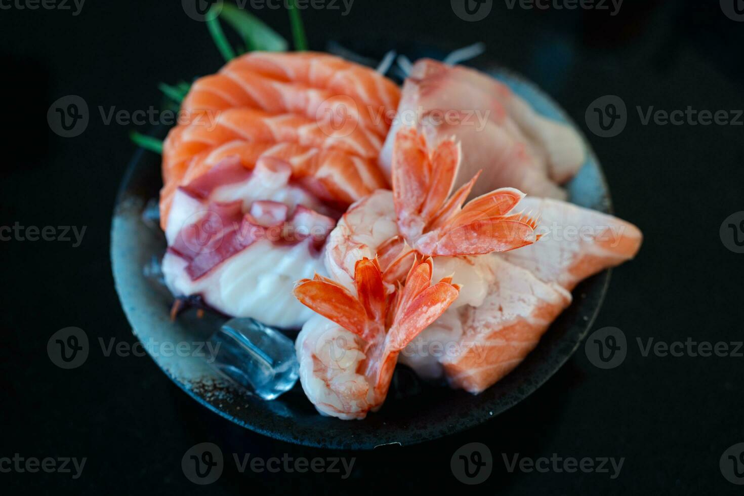 blandad japansk sashimi foto