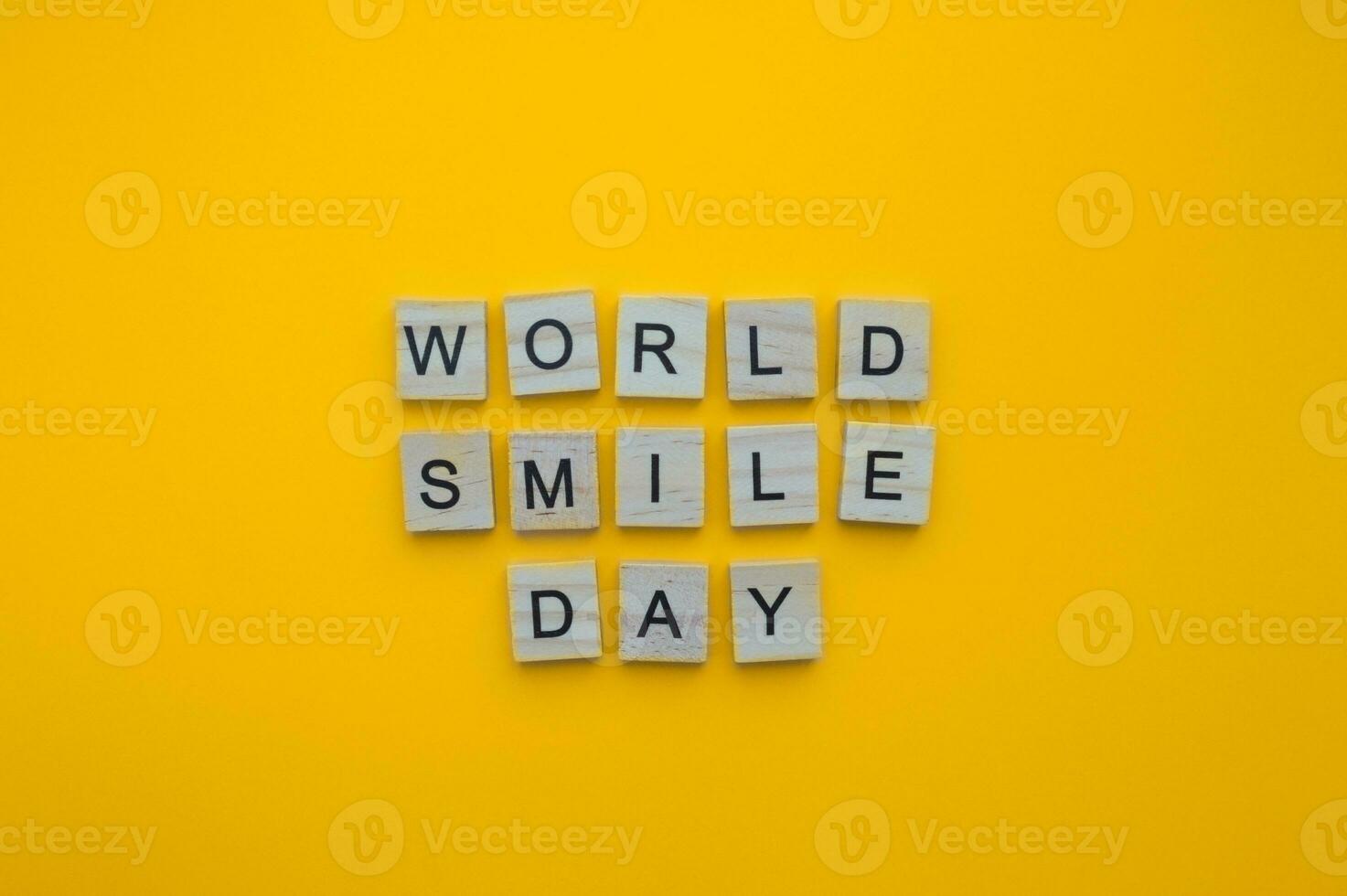 oktober 6, värld leende dag, minimalistisk baner med de inskrift i trä- brev foto