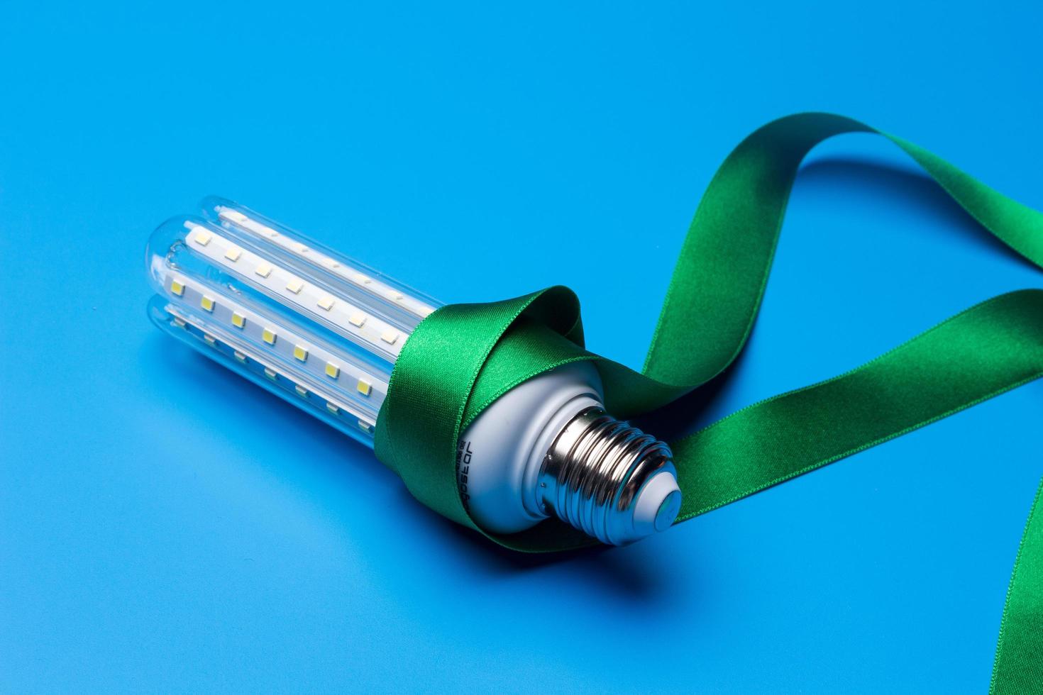 ekologisk ledd glödlampa för att spara energi foto