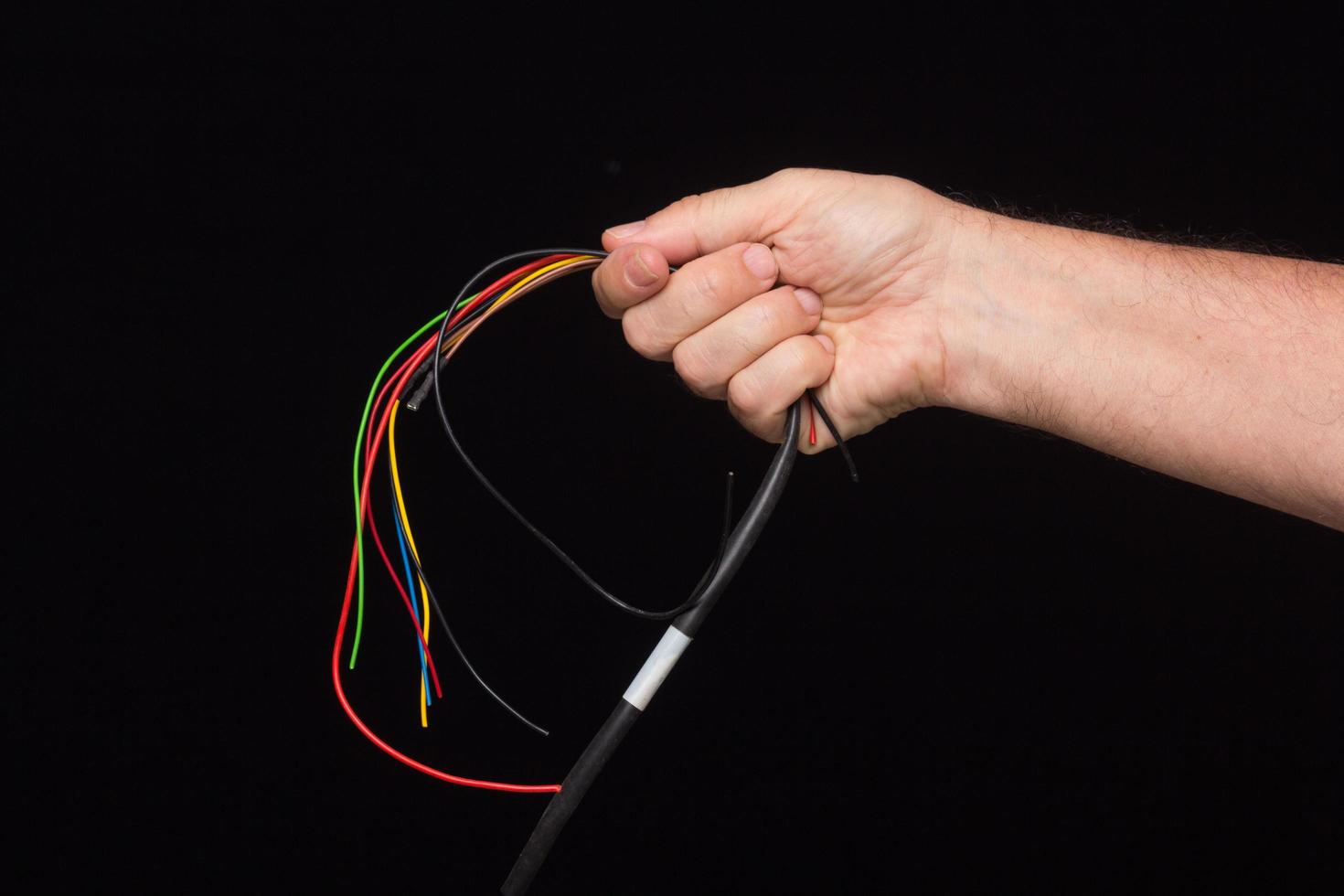 elektrisk kabel i handen foto