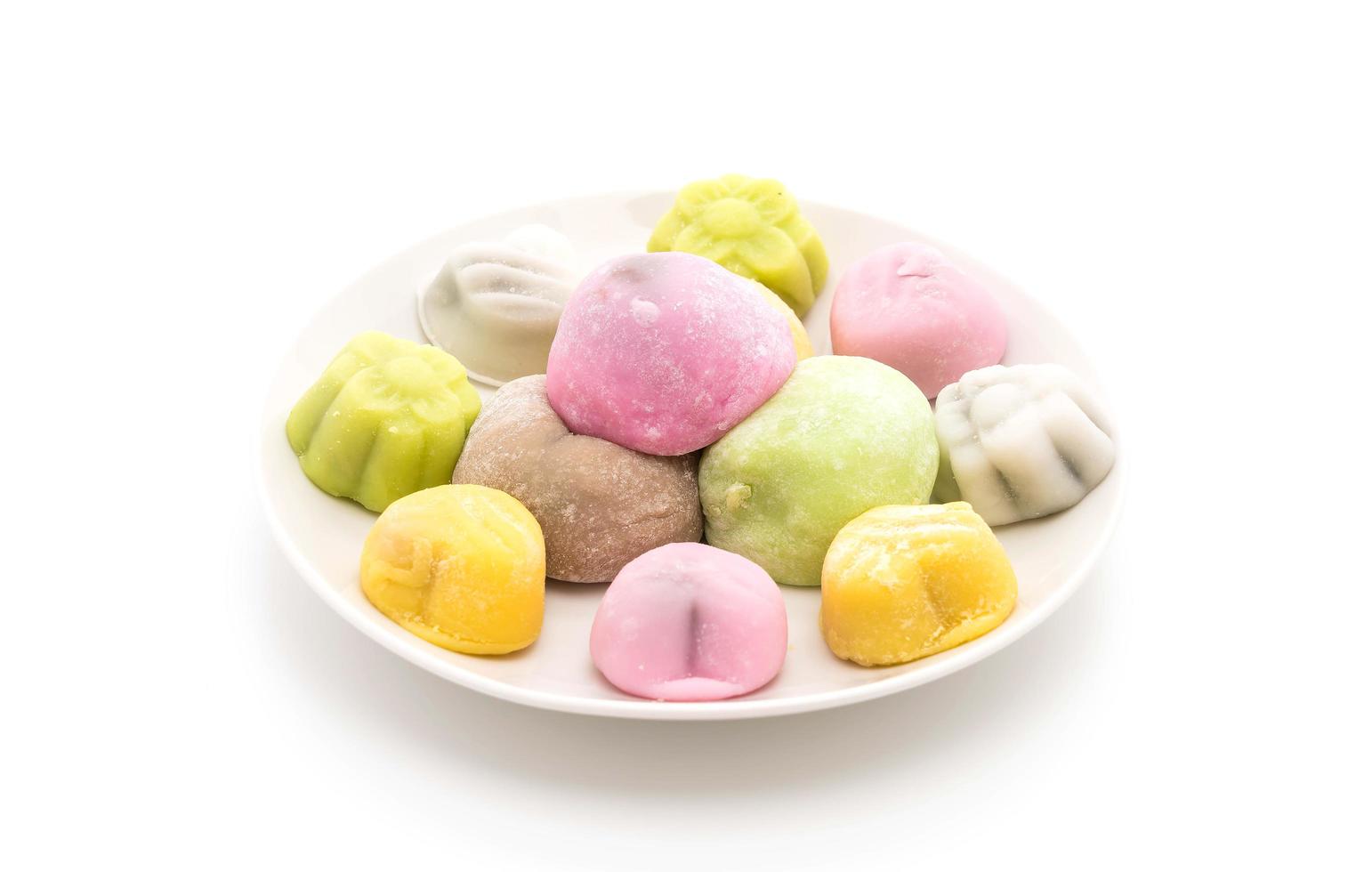 dessert mochi på vit bakgrund foto