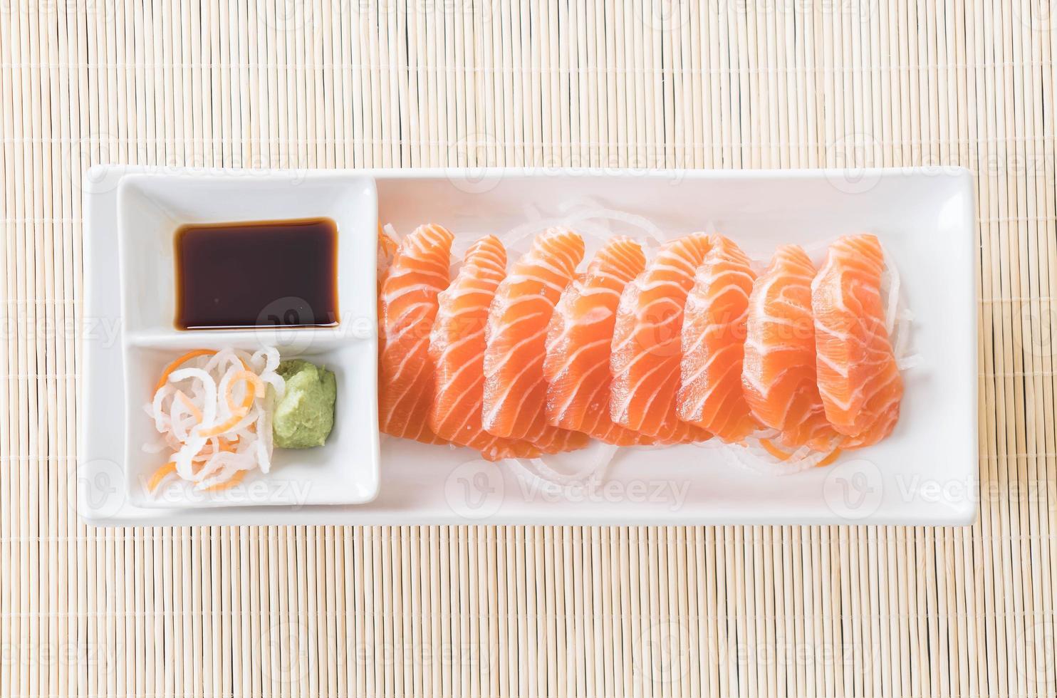 rå sashimi lax - japansk mat foto