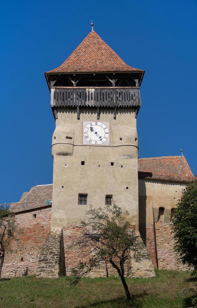 befäst kyrka, alma vii, mosna, sibiu, rumänien, 2020, tornkyrka foto